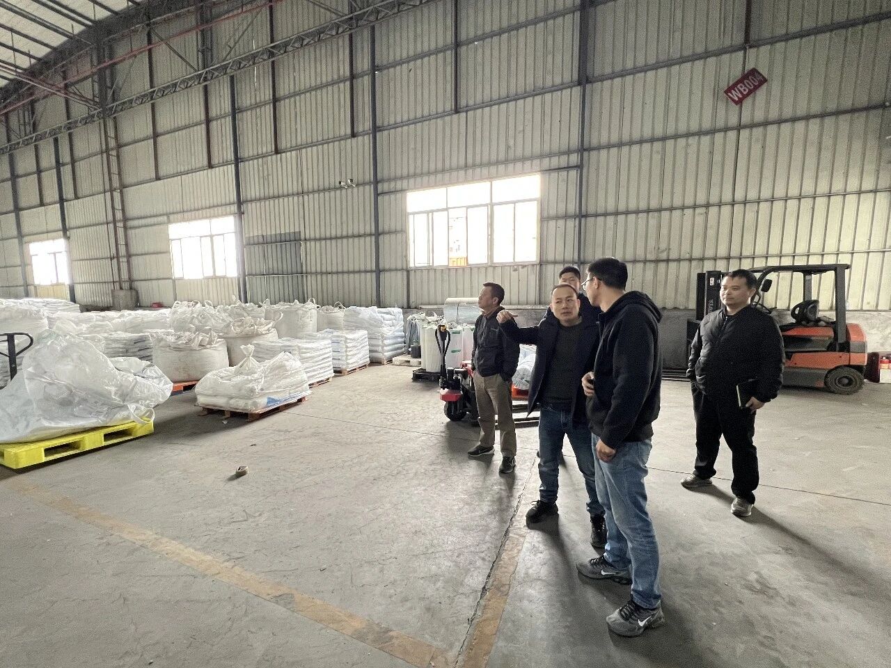 Favoriser la circularité : des experts en certification d'emballages écologiques visitent STARPACK pour un audit sur site